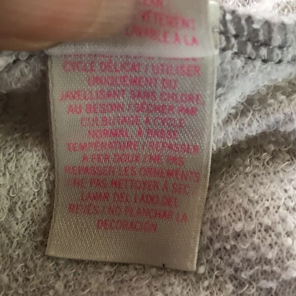 Victorias Secret Pink Logo Sweatshirt With Leopard Print Shoulders Size Small - Picture 15 of 16